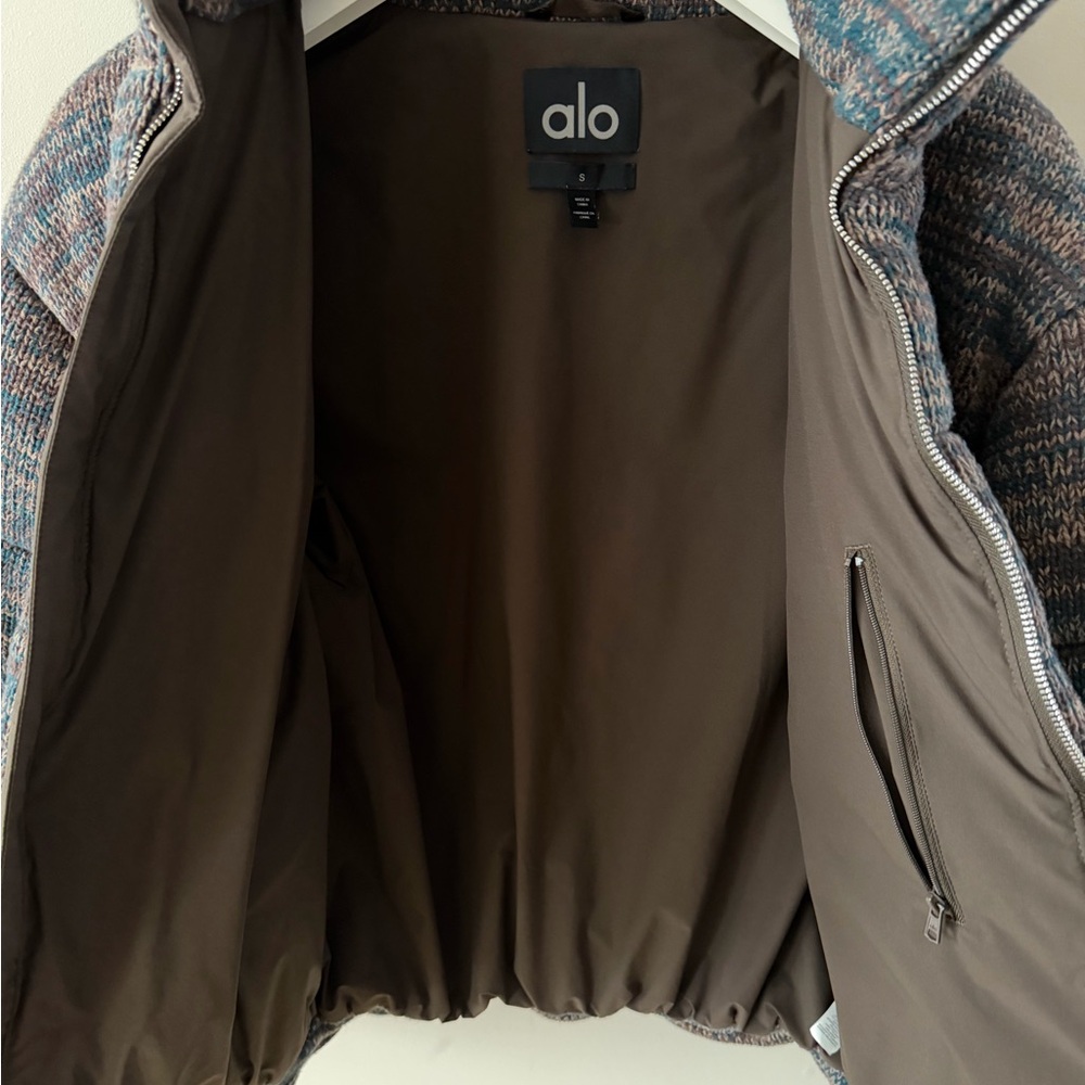 ALO Yoga Stage Sweather Puffer - Picture 3 of 4